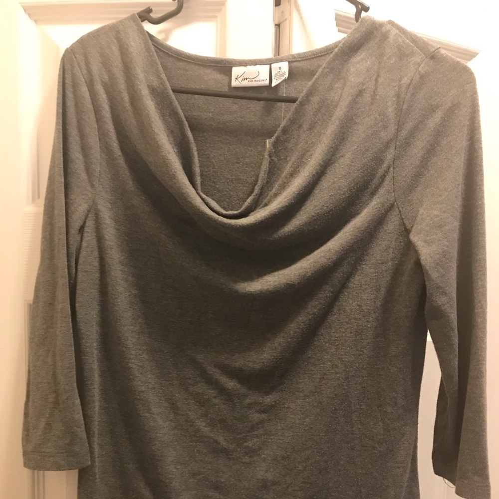 Quarter length sleeve gray shirt